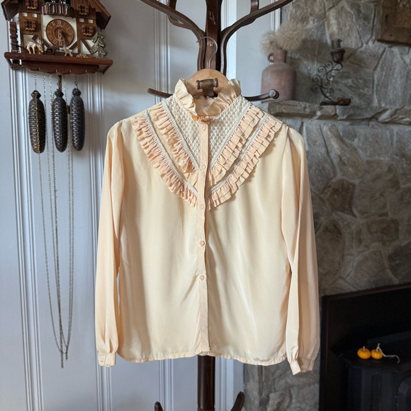 Vintage Tops - 1970s Peach Ruff Neck Cottagecore Prairie Vintage Blouse size 6 small